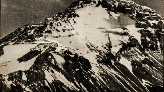 Este mapa del Club Alpinista de Italia, muestra con un símbolo + el lugar donde fue hallado el cuerpo del andinista austríaco. Lo encontraron en 1934, pero recién fue rescatado en 1946.