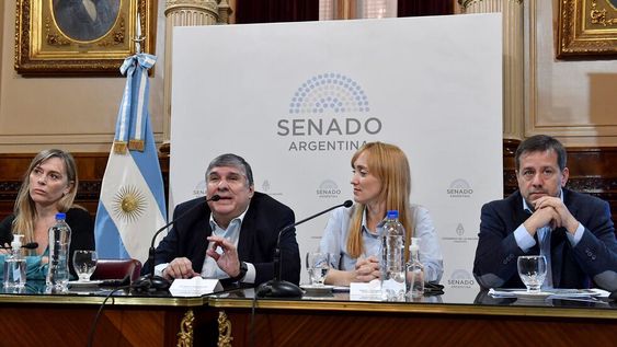 Conferencia de prensa del interbloque del Frente de Todos (FDT) en la que presentó el Proyecto de Ley Pago Previsional, en el salón Illia del Senado de la Nación, el 6 de Mayo del 2022, en Buenos Aires; Argentina. (Fotos: Mario Mosca/ Comunicación Senado).