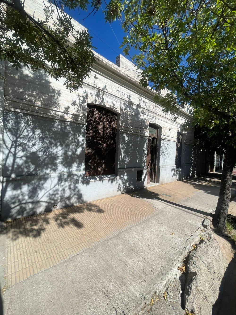 Vivienda de Paso de los Andes 1266, Ciudad de Mendoza, con una base de $6.555.345 y una superficie de 400 metros cuadrados.