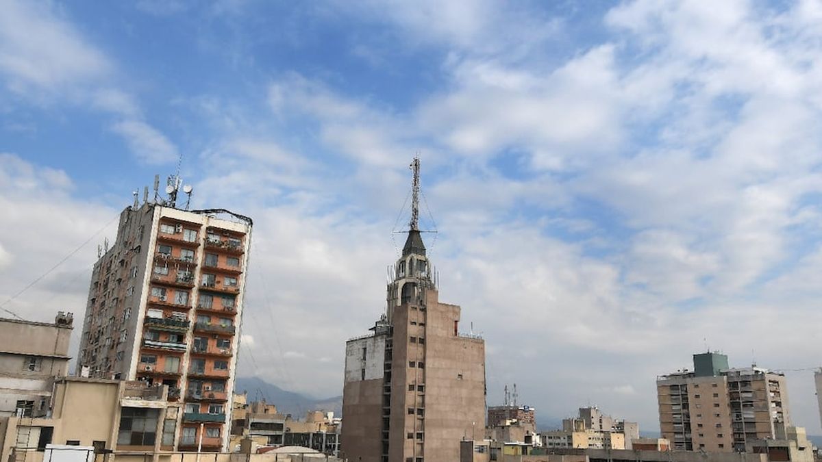 Pronóstico en Mendoza: lunes con heladas parciales matinales y viento Zonda en precordillera