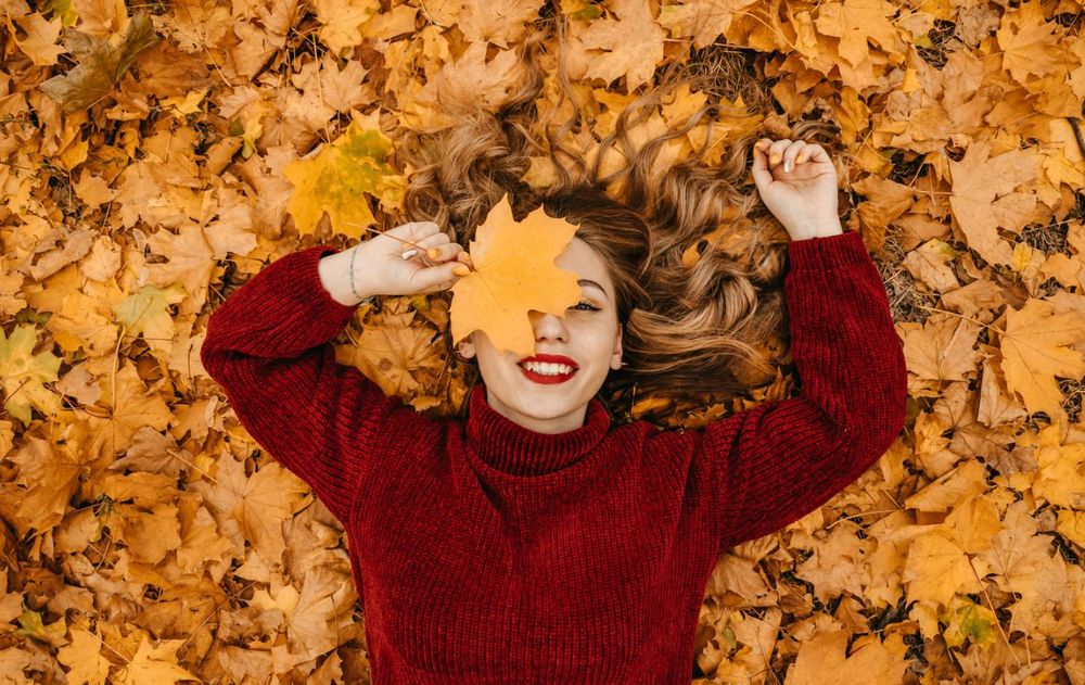 La llegada del oto&ntilde;o no solo modifica la temperatura: impacta de forma directa en el cansancio, los h&aacute;bitos y el estado de &aacute;nimo