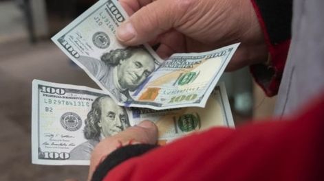 El mercado paralelo sostiene su cotización luego del fin de semana extendido.