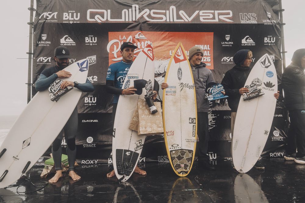 Podio masculino del evento. El ganador fue Franco Radizunas y el segundo, López Moreno, el campeón.
