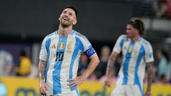 “Disfruto de todo lo que nos está pasando con la selección, con este grupo. No es fácil estar en otra final, destacó Lionel Messi tras el 2-0 a Canadá. (AP)