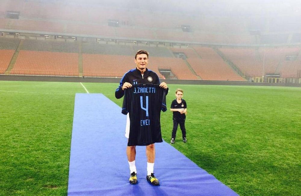 En un merecido homenaje a Zanetti, el Inter retiró la camiseta número 4