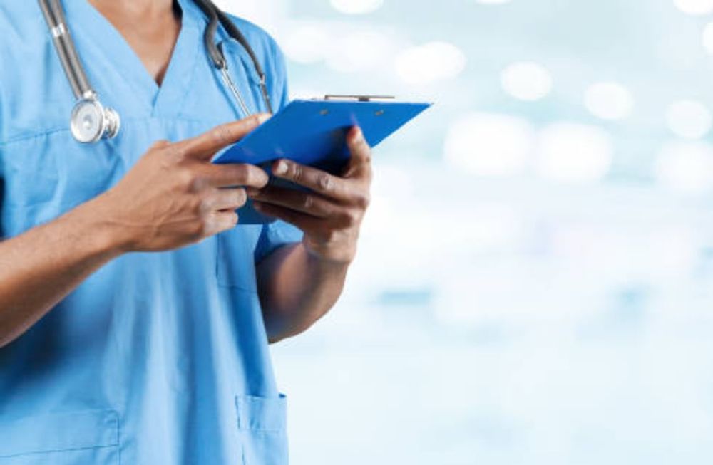 Con la publicación del Decreto N°1782 el Gobierno de Mendoza aportó más detalles respecto de lo que será el incentivo para médicos por productividad.Se trata de un cambio drástico en la concepción del servicio que se presta y que se enmarca en una serie de profundas modificaciones dentro del sistema a las que apuntó la gestión actual con la presentación de 26 proyectos de ley. Algunos ya fueron aprobados, es el caso de la Ley N° 9539, que establece un Régimen Especial para los Profesionales Médicos. Foto: Imagen ilustrativa / Stockphoto