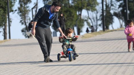Cuánto cobrarán los trabajadores en relación de dependencia y monotributistas por sus hijos en octubre. Foto: La Voz