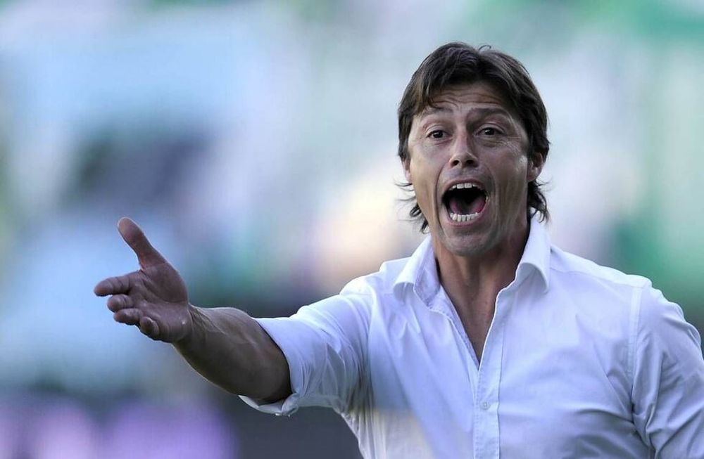 Fútbol. Los dirigentes del Sevilla se cansaron y rajaron al ex River