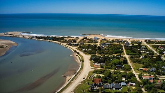 ni mar del plata ni carilo: la playa que esta a solo 4 horas de buenos aires y es una reserva ecologica