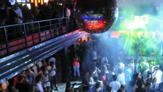 Muchas de las fiestas previstas para el año pasado se reprogramaron y los dueños de salones se ilusionan con un repunte. (Imagen ilustrativa / Archivo).