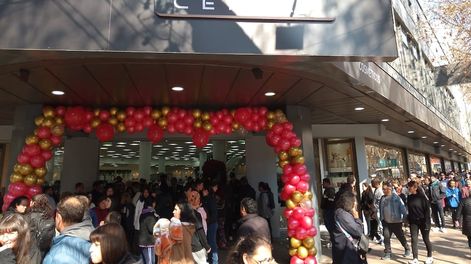 Nuevo bazar chino Yafanni Center en el centro de Mendoza. Foto: Marcelo Rolland / Los Andes