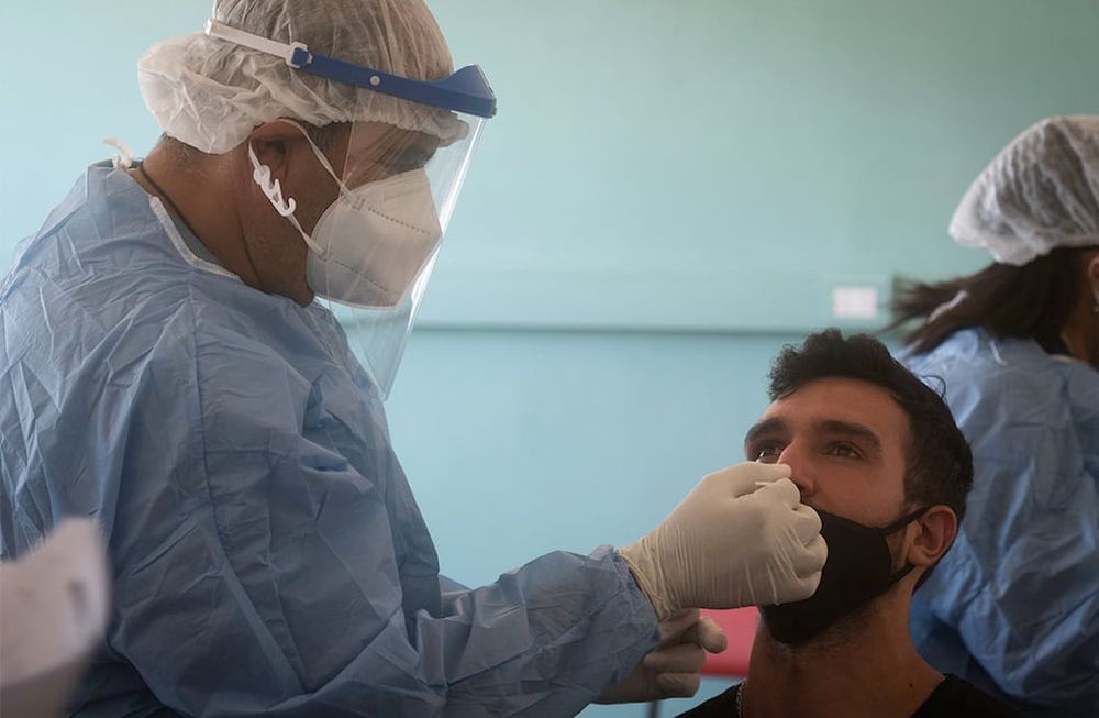 Con síntomas o asintomáticos: cuáles son los infectados con coronavirus que contagian menos. / Foto: Ignacio Blanco / Los Andes