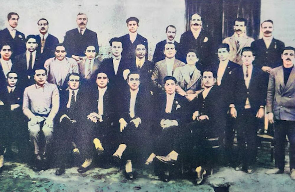 Luján de Cuyo la tierra elegida por los inmigrantes Libaneses. Integrantes de la primera comisión directiva de la Sociedad Libanesa de Luján. (1925) Provincia de Mendoza