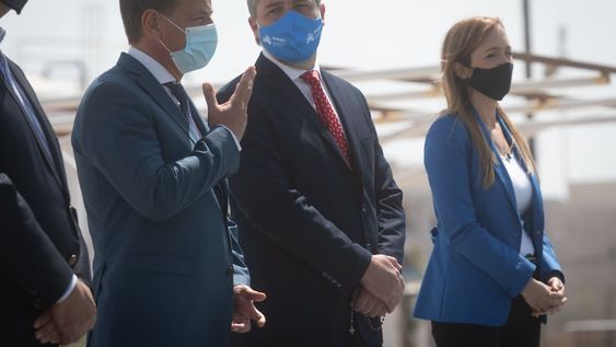 Mendoza 24 de septiembre de 2020 PoliticaEl gobernador, Rodolfo Suárez, participó de una videoconferencia con el presidente, Alberto Fernández. La reunión fue en Maipú, donde están en uno de los planes ProcrearRodolfo Suarez,  Matias Stevanato Intendente de Maipu junto a Anabel Fernandez SagastiFoto: Ignacio Blanco / Los andes