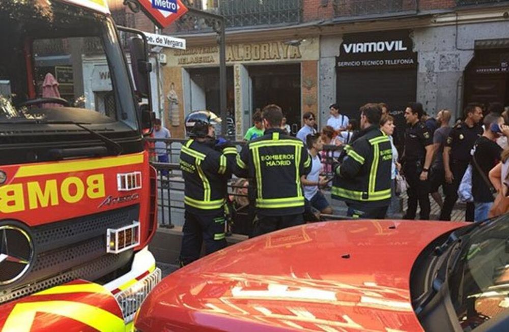 Combustión espontánea y pánico en el metro de Madrid: la gente escapó por las vías