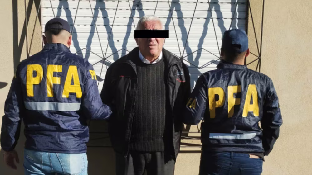Detuvieron a un jubilado prófugo por intentar matar a un amigo: Te comiste a mi mujer.