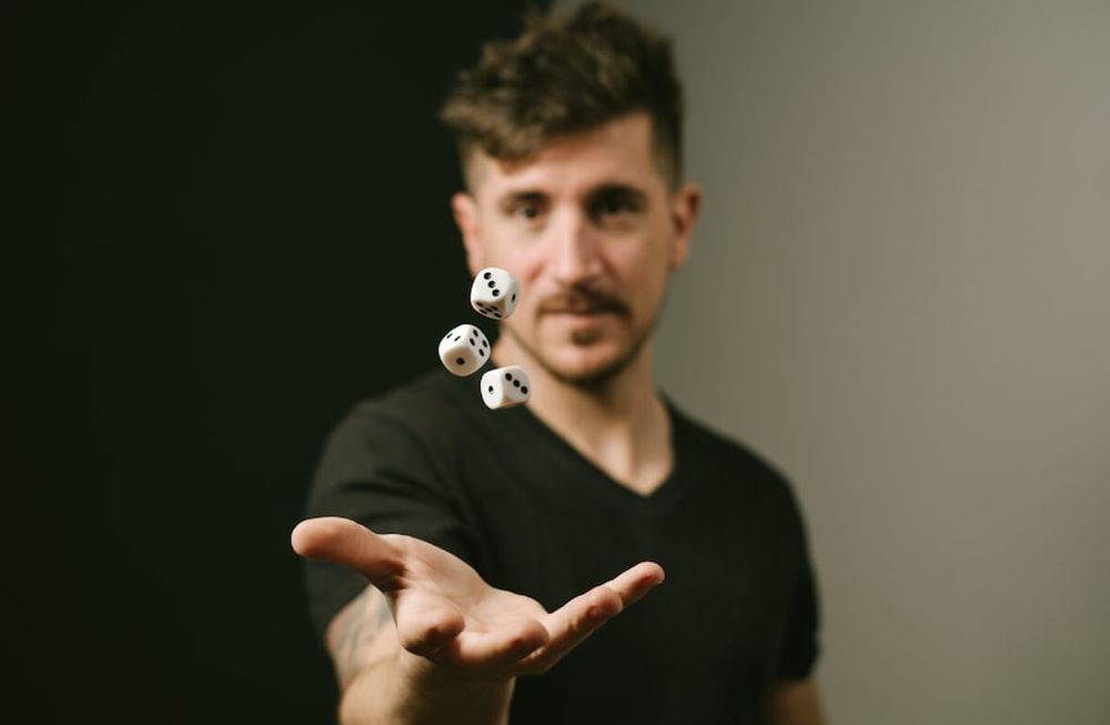 “Adivinar la carta que estás pensando es mi truco infalible”