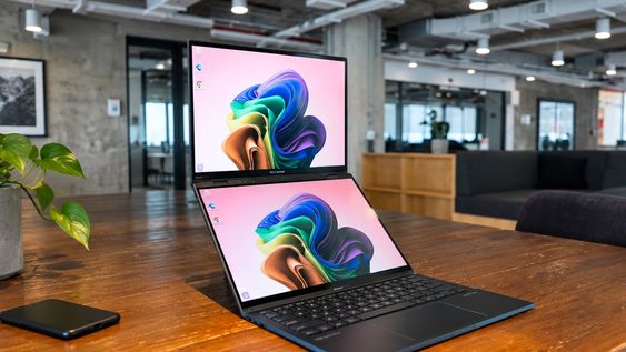 ASUS lanzó en Argentina la nueva versión de Zenbook Duo, una notebook premium con doble pantalla táctil