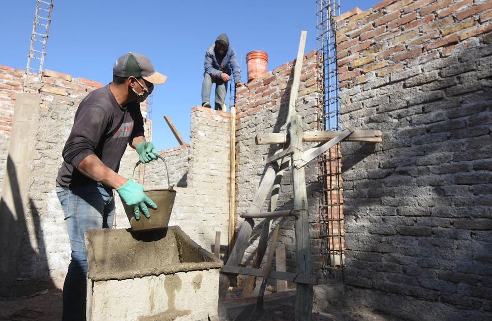 Cada metro cuadrado de construcción cuesta $75.550, en base a los costos de una vivienda económica típica de Mendoza, de ejecución tradicional, de 61 m², con los valores de mercado de este mes.-Foto José Gutierrez / Los Andes
