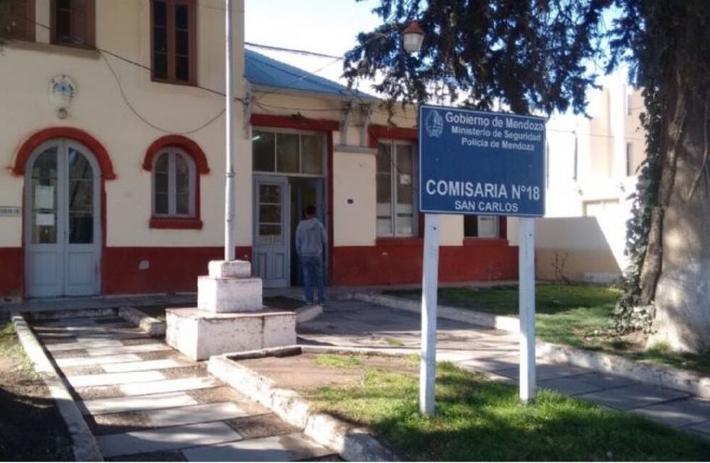 La familia denunció el paradero de la joven en la Fiscalía de la Comisaría 18 de San Carlos. - Los Andes