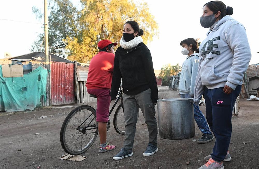Angélica Frías es referente barrial del asentamiento Castro, de Guaymallén y junto a otras personas ayuda a jóvenes adictos. Foto: José Gutiérrez / Los Andes