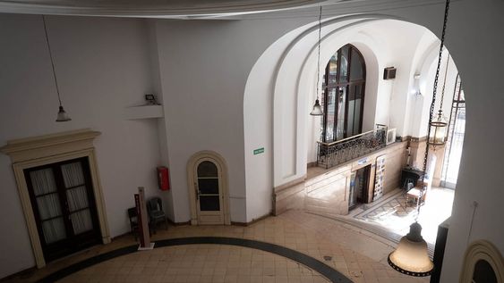 Muchos años. El viejo edificio de Turismo luce el deterioro provocado por el uso intensivo y el paso del tiempo. Foto: Ignacio Blanco / Los Andes.