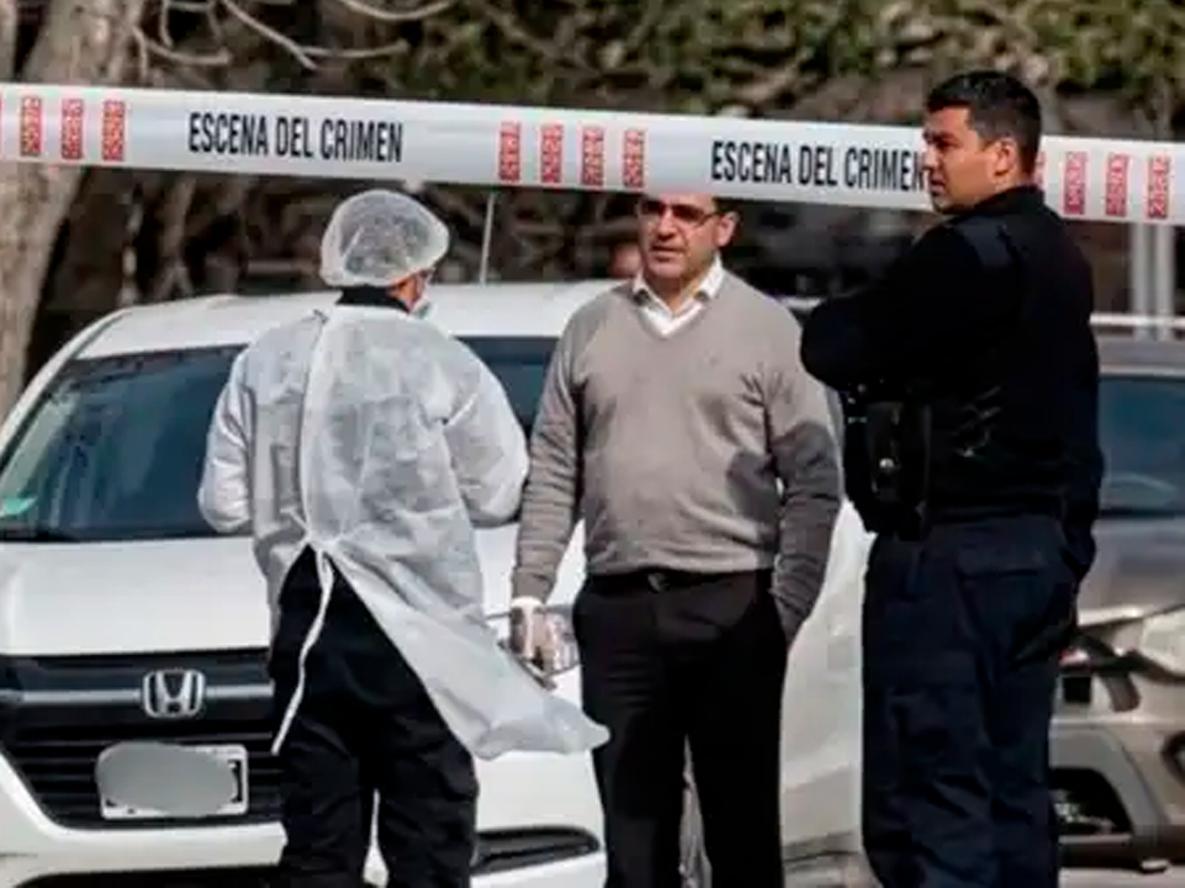 Investigan la muerte de un jubilado en Cipolletti y un posible pacto suicida con su pareja.