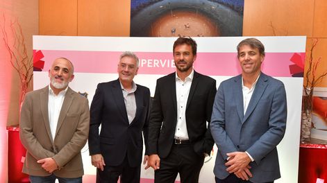 Nicolás Fernandez , Alejandro Yáñez, Bruno Arcucci, de Banco Supervielle, junto a Juan Martín Hernández, ex Puma.&nbsp;