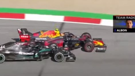 El toque de Hamilton a Albon sobre el final en Austria.