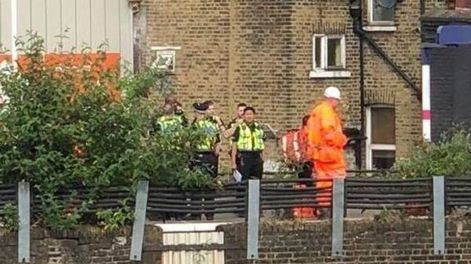 Tres grafiteros murieron tras ser atropellados por un tren mientras pintaban en Londres
