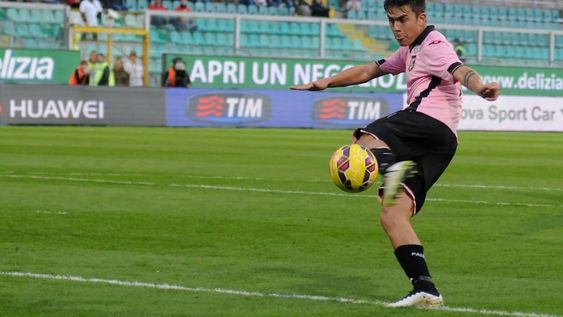 Paulo Dybala marcó dos tantos en la goleada del Palermo ante el Cagliari