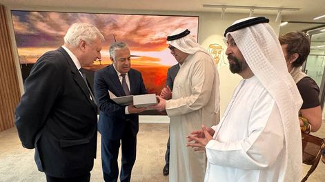 El gobernador Alfredo Cornejo promocionó a Mendoza en la feria energética de Abu Dabi