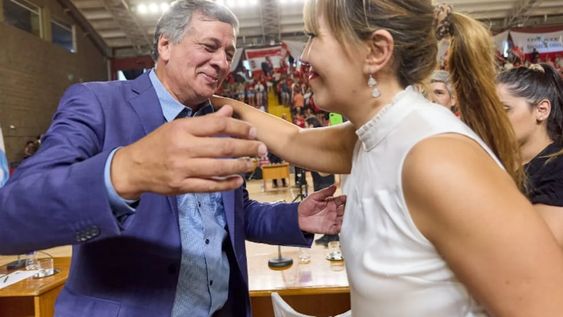 El intendente de Las Heras, Daniel Orozco da su bendición esta semana. Todas las miradas apuntan a Janina Ortiz, la secretaria de Gobierno del municipio.