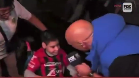 El exabrupto de un nene hincha de la selección con un periodista.
