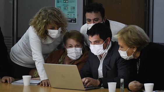 El gremio de profesionales de la salud reclamó por los descuentos de haberes a trabajadores que realizaron paros.Foto: José Gutierrez / Los Andes