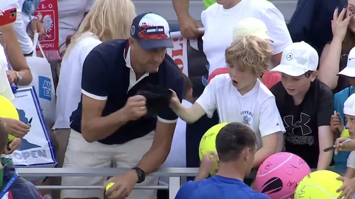 US Open: un espectador le robó a un niño el regalo de un tenista y causó indignación