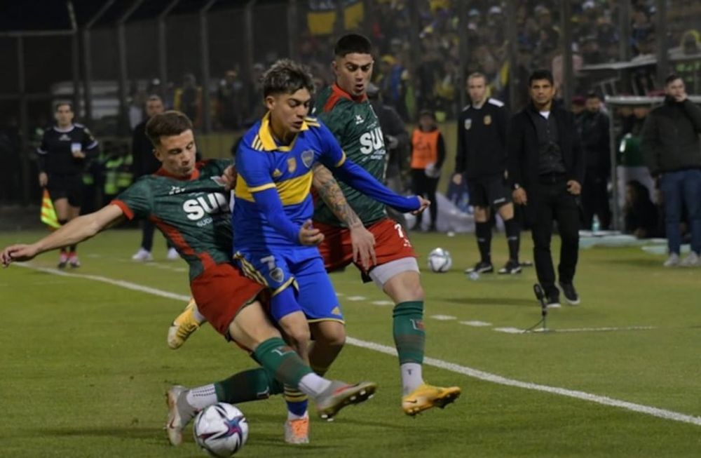 Exequiel Zeballos sufrió una durísima patada por parte de Milton Leyendeker. / Gentileza.