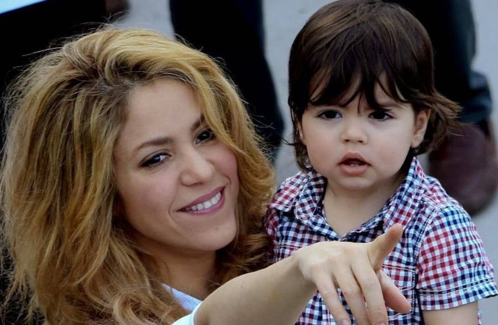El hijo de Shakira tiene dos años ¡y ya lee!