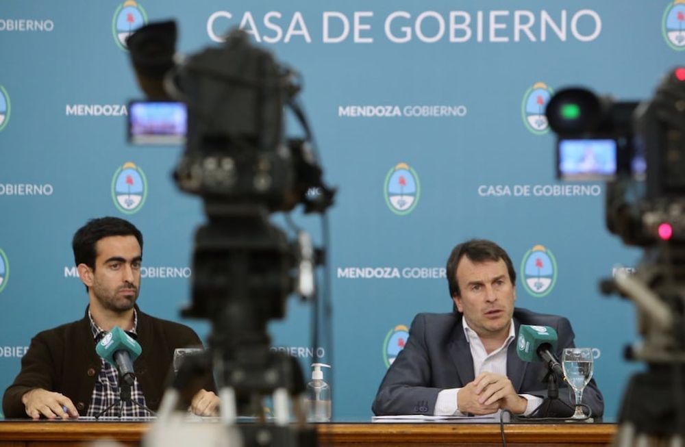 El 22 de abril el ministro de Hacienda Nieri y el titular de la Agencia de Financiamiento Víctor Fayad, lanzaban el reperfilamiento.