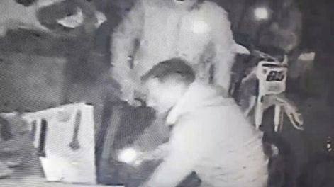 Robo piraña: diez delincuentes arrasaron un negocio en Rodeo del Medio