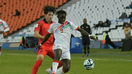 Los dos a octavos de final: Gambia y Corea empataron sin goles y enfrentarán a Uruguay y Ecuador, respectivamente. / Orlando Pelichotti (Los Andes).