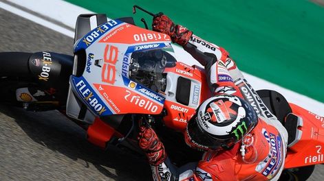 Lorenzo hizo su tercera pole consecutiva