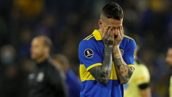 Darío Benedetto y una noche tremenda para el delantero de Boca, que falló dos penales en el desquite con Corinthians por los octavos de final de la Copa Libertadores. (AP)