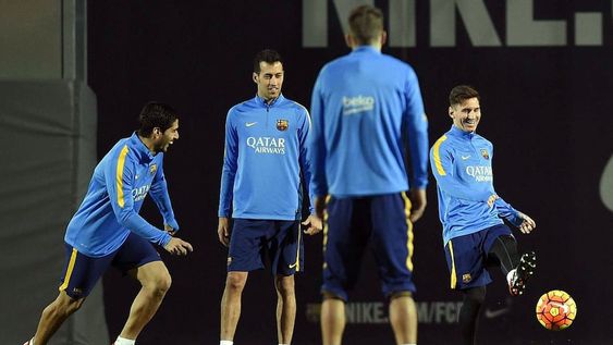 Suárez, Busquets, Piqué y Messi durante un entrenamiento del Barcelona. Una etapa única del culé. / archivo