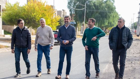 Ulpiano Suarez y Mario Isgró recorrieron la calle Doctor Cicchitti, donde se concretarán obras viales