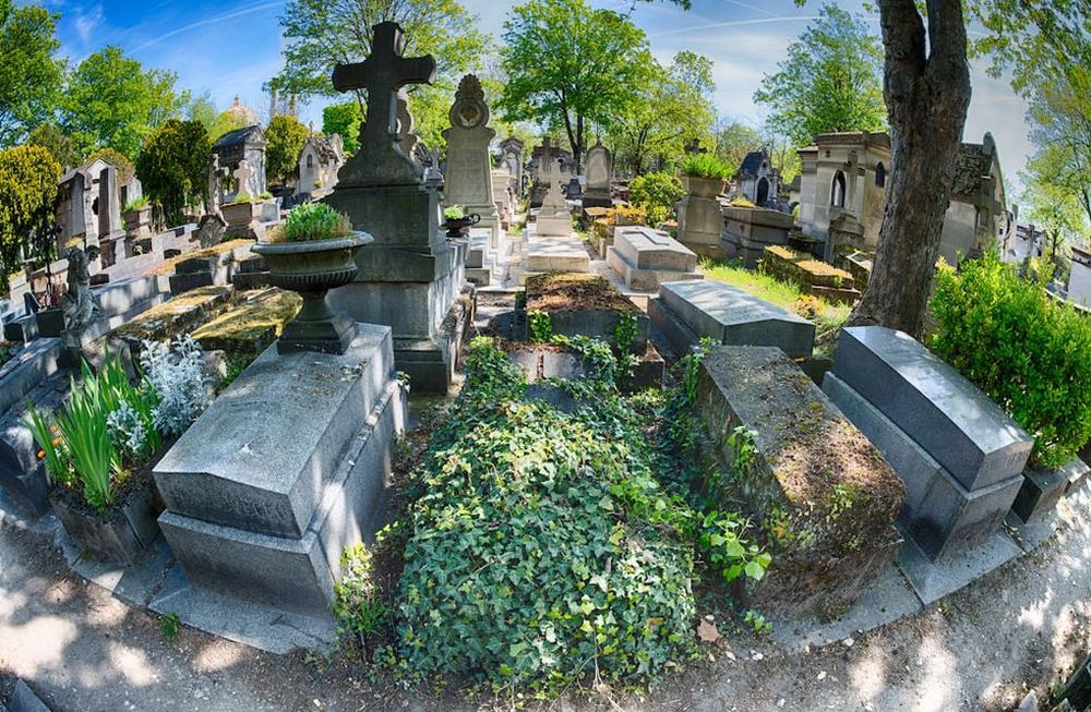 Los cementerios en París están saturados y no hay dónde enterrar a los muertos