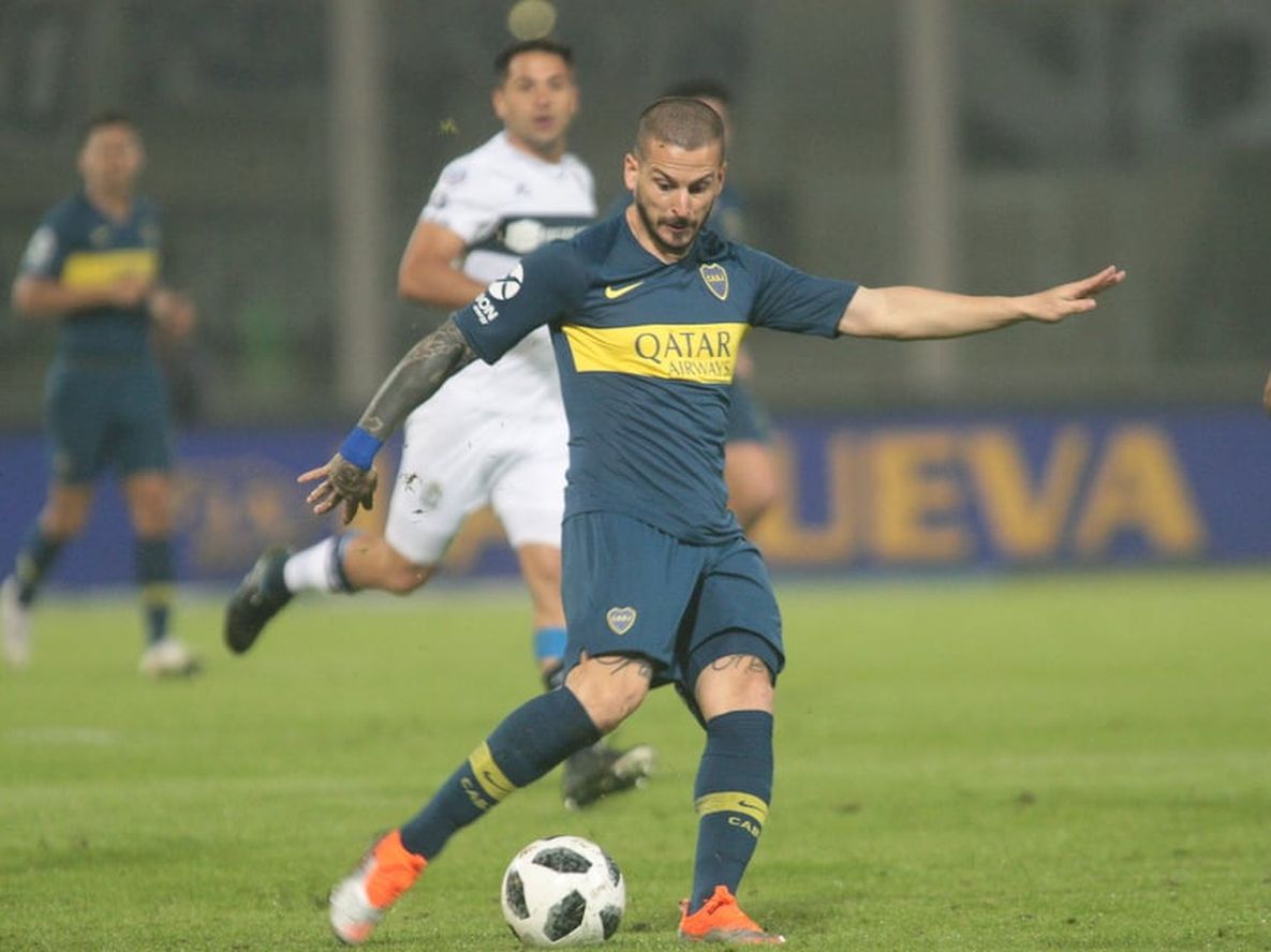 Benedetto salió lesionado y prendió las alarmas en Boca