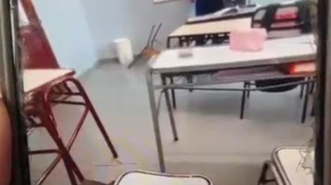 Captura del video que registró la agresión de un alumno contra un profesor en la Escuela Nacional, en San Martín