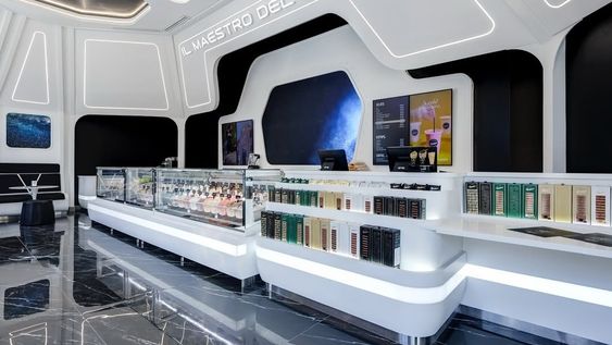 Parque Arauco: con estética futurista, abrió la primera heladería Luccianos en Chile