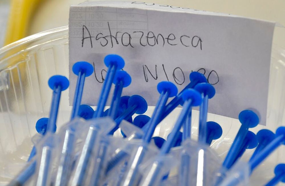 Continúan los menores de edad vacunándose en el Centro de Vacunación contra Covid 19, de Campaña en el Polimeni, en Las Heras.Foto: Orlando Pelichotti